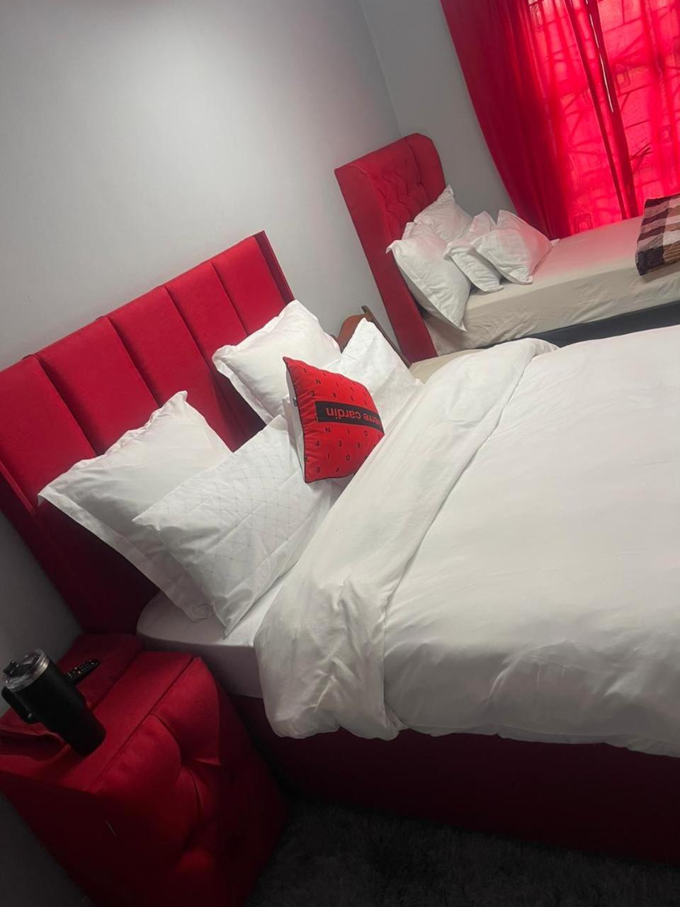 Brooklyn Queens And Kings Guesthouse เคปทาวน์ ภายนอก รูปภาพ