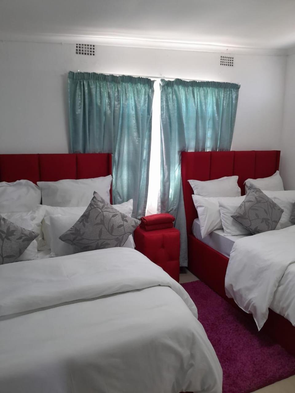 Brooklyn Queens And Kings Guesthouse เคปทาวน์ ภายนอก รูปภาพ