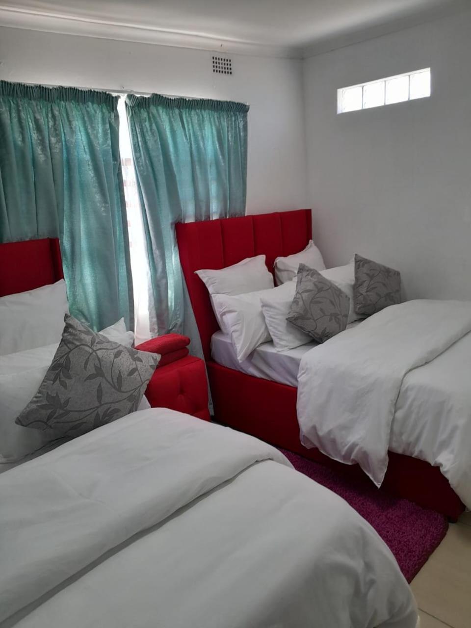 Brooklyn Queens And Kings Guesthouse เคปทาวน์ ภายนอก รูปภาพ