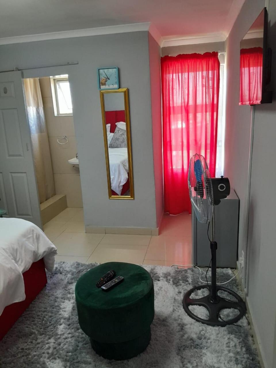 Brooklyn Queens And Kings Guesthouse เคปทาวน์ ภายนอก รูปภาพ
