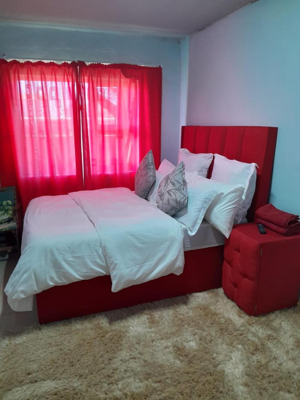 Brooklyn Queens And Kings Guesthouse เคปทาวน์ ภายนอก รูปภาพ