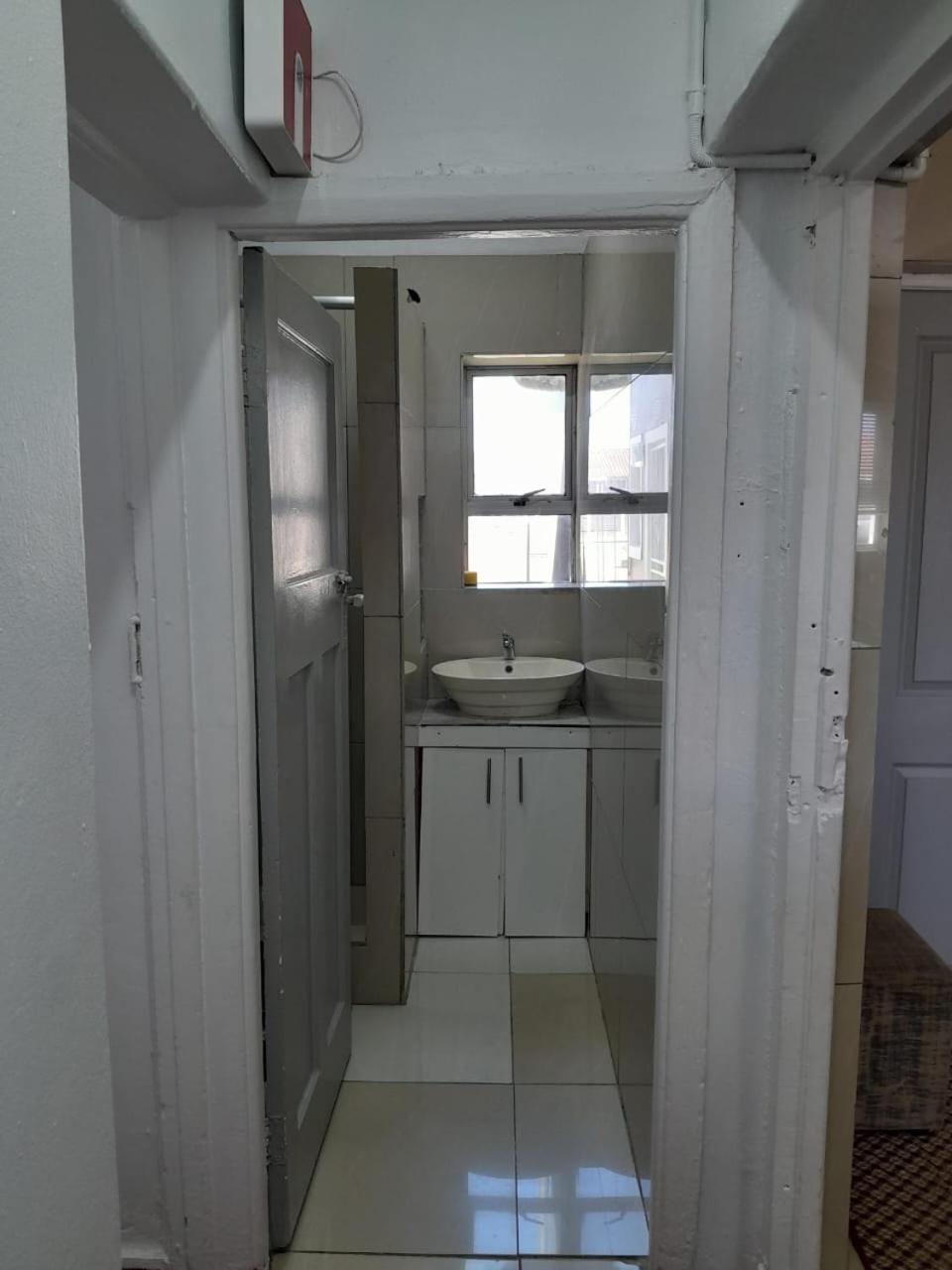 Brooklyn Queens And Kings Guesthouse เคปทาวน์ ภายนอก รูปภาพ