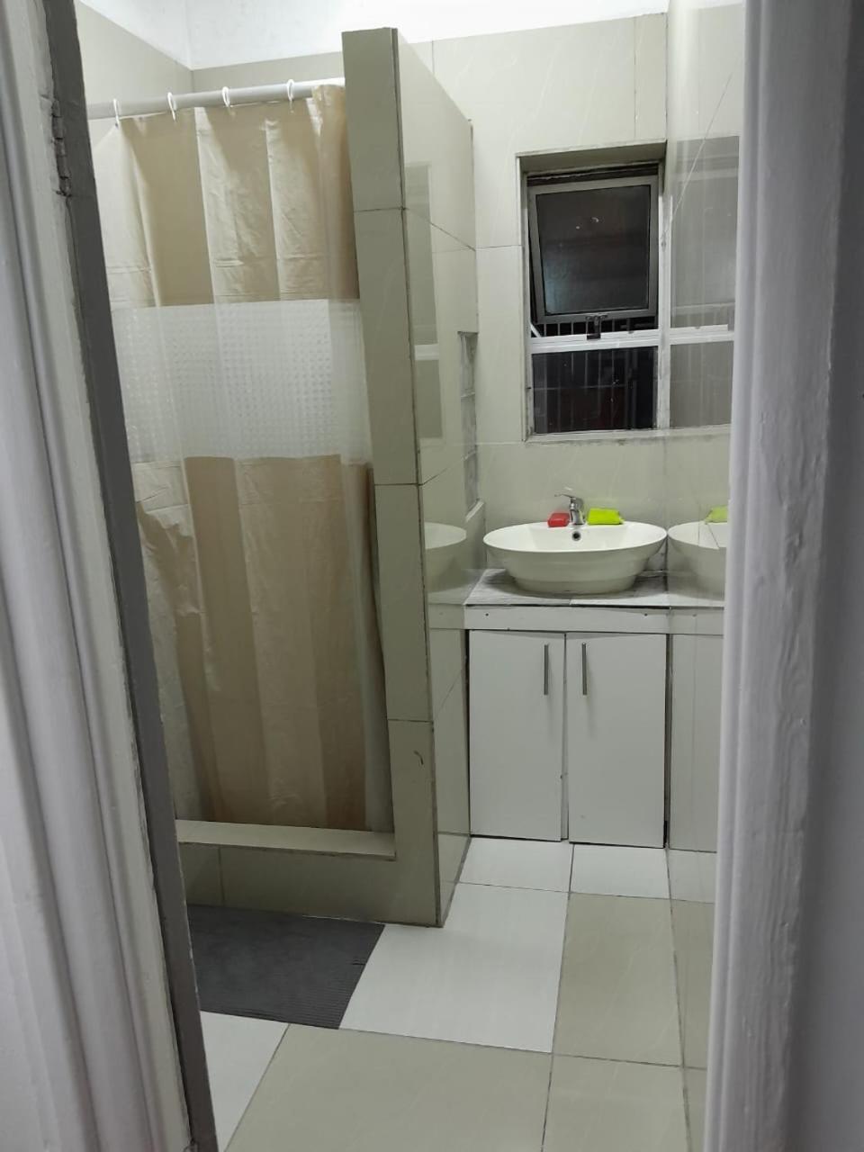 Brooklyn Queens And Kings Guesthouse เคปทาวน์ ภายนอก รูปภาพ